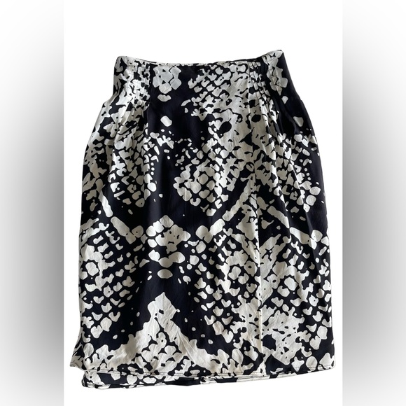 Yves Saint Laurent Printed Silk Skirt Size F40 or US Size S-M - Picture 3 of 15